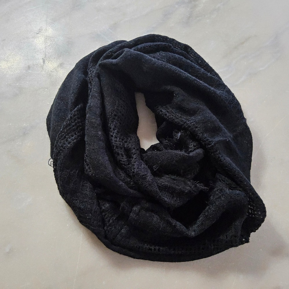 Kendall & Kylie Black‎ Infinity Scarf Acrylic Knit Fringe Edges